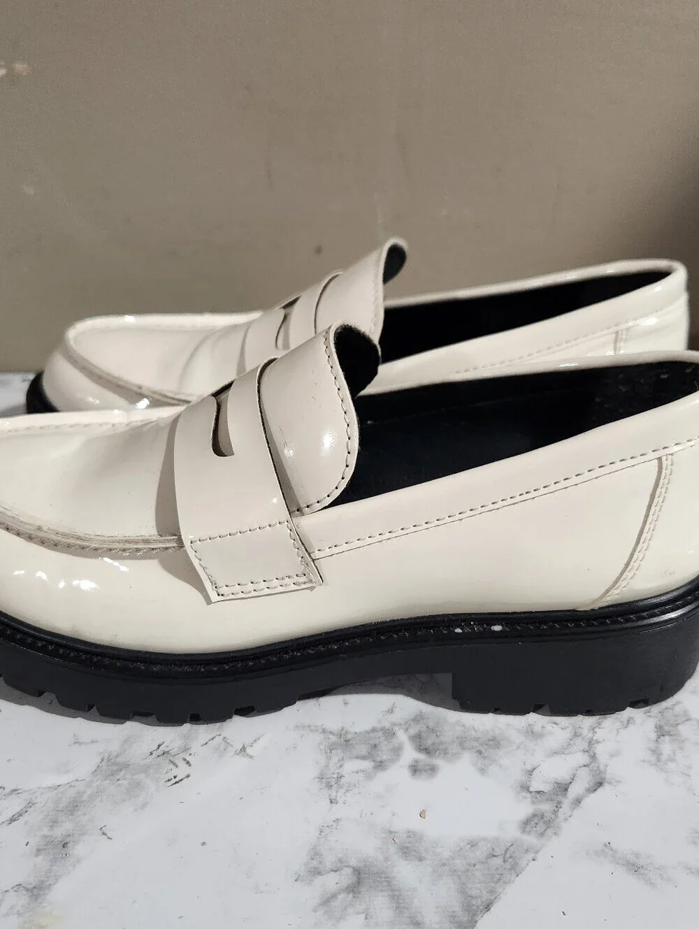 Steve Madden Lotto Chunky Cream & Black Loafers Size 7.5